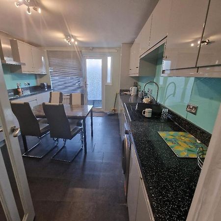 Luxury House, 4 Bedrooms Fully Furnished Londres Exterior foto