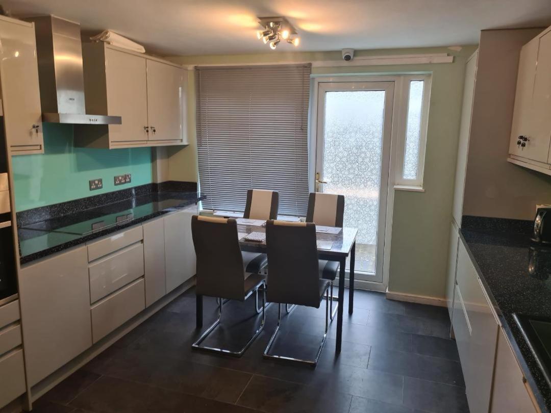 Luxury House, 4 Bedrooms Fully Furnished Londres Exterior foto