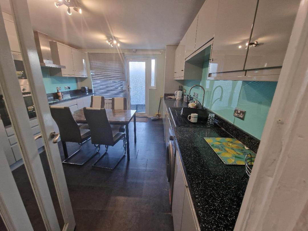 Luxury House, 4 Bedrooms Fully Furnished Londres Exterior foto